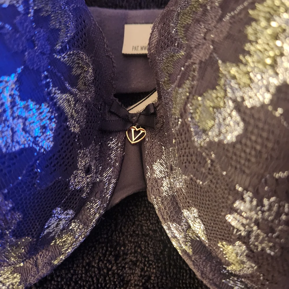 VICTORIA SECRET PADDED BRA- SIZE 34D